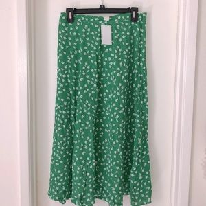 NWT H&M Green & White Floral Print MIDI A-Line Skirt - Size US 6 (Small)
